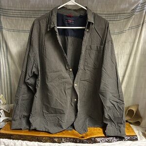 Wrangler Men's Gray Checkered Button-Down Shirt